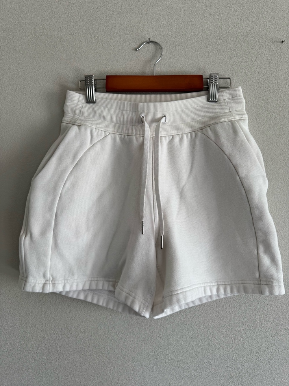 Lululemon scuba shorts size 4 white *flawed